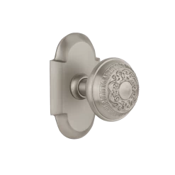 Cottage Short Plate With Egg & Dart Knob In Satin Nickel