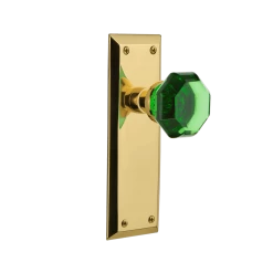 New York Long Plate With Emerald Waldorf Knob In Polished Brass