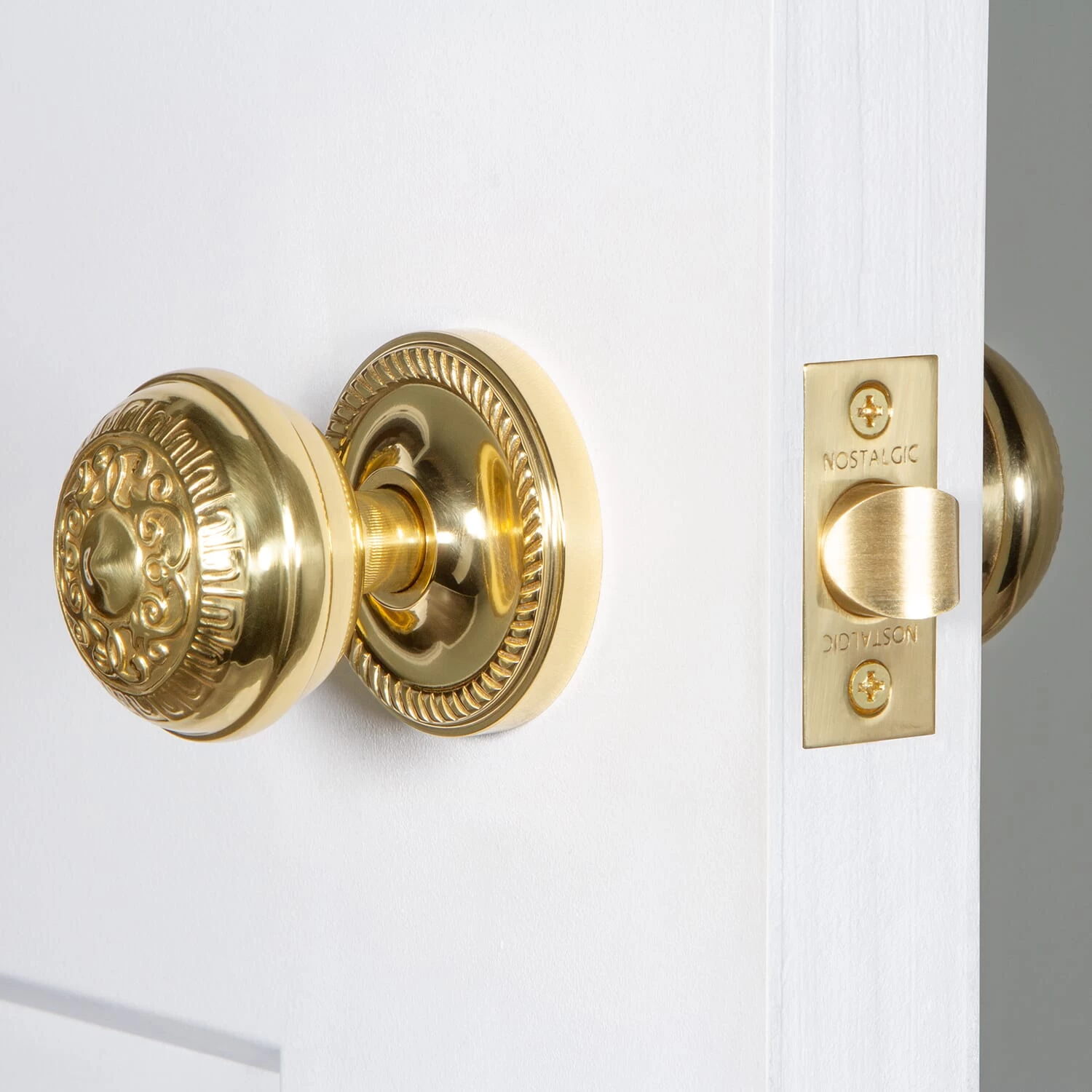 Rope Rosette With Egg & Dart Knob In Polished Brass 4 Rope Rosette With Egg & Dart Knob In Polished Brass - Image 2