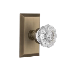 Studio Short Plate With Crystal Knob In Antique Brass